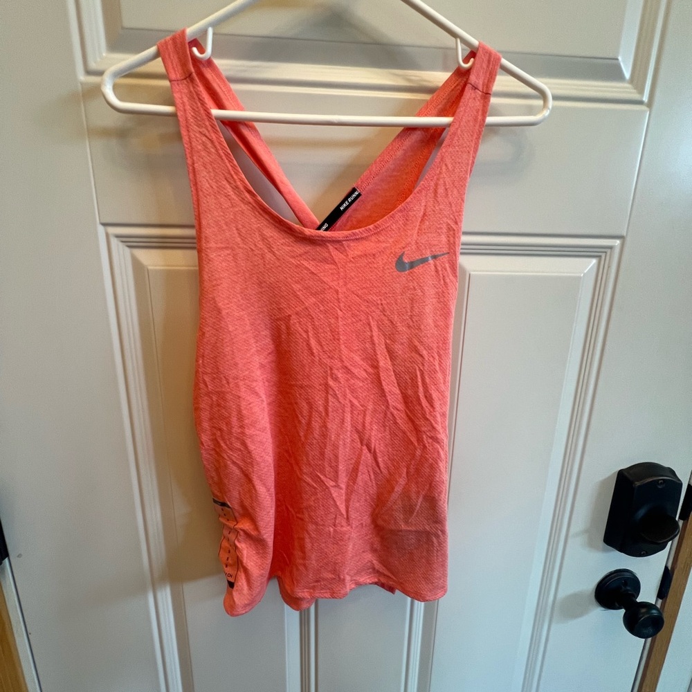NWT Nike Women’s Dri-Fit Split Racerback Tank Size Small